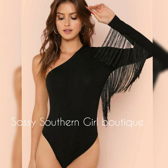 ⭐🆕 Restocked Boho cowgirl Black one sleeve fringe bodysuit - Picture 7 of 10